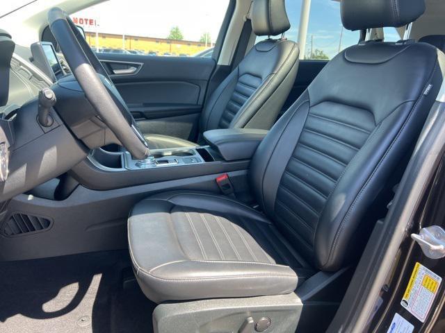 Photo of 2022 Agate Black Metallic Ford Edge