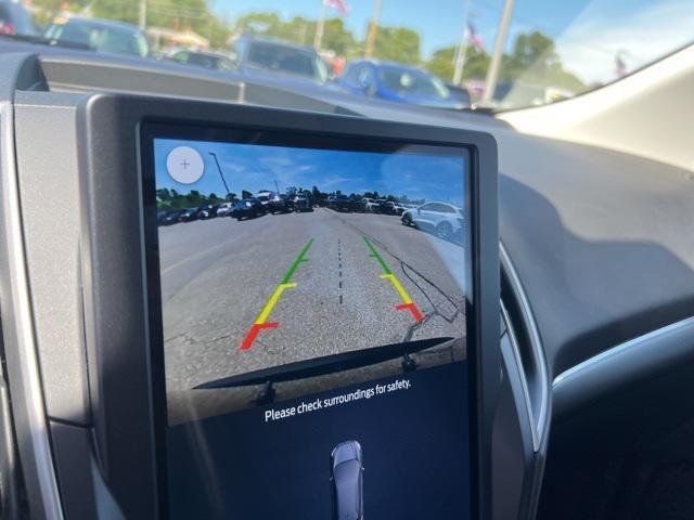 Photo of 2022 Agate Black Metallic Ford Edge