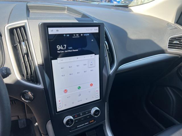 Photo of 2022 Agate Black Metallic Ford Edge