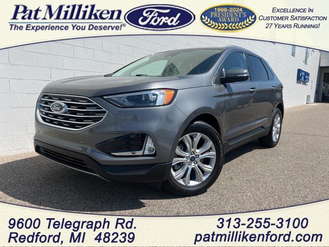 Photo of 2022 Carbonized Gray Metallic Ford Edge