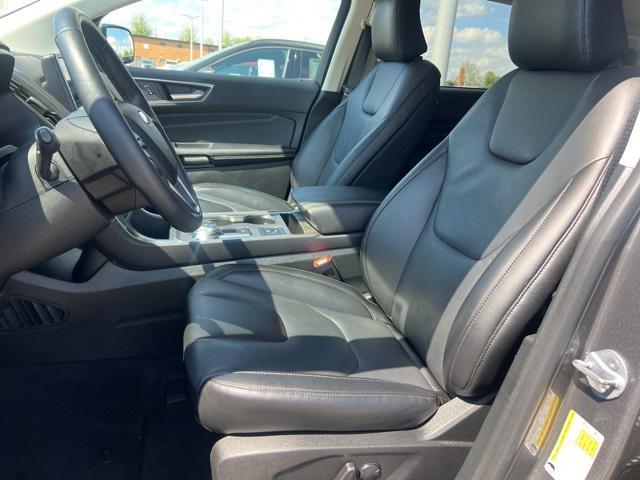 Photo of 2022 Carbonized Gray Metallic Ford Edge