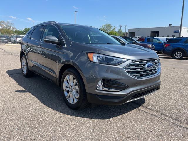 Photo of 2022 Carbonized Gray Metallic Ford Edge