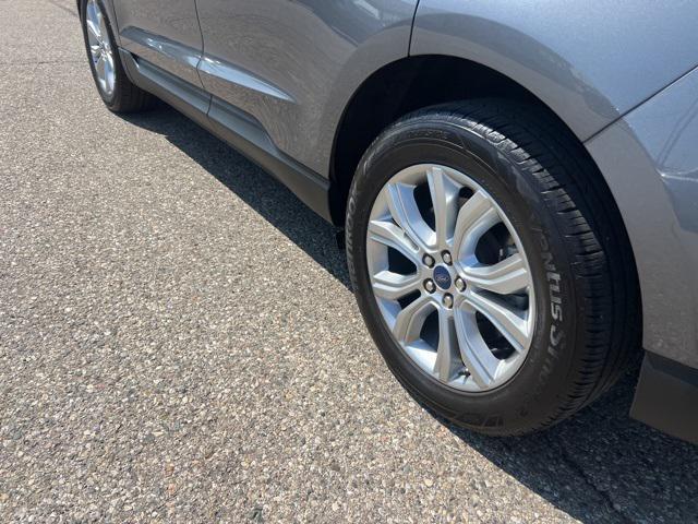 Photo of 2022 Carbonized Gray Metallic Ford Edge