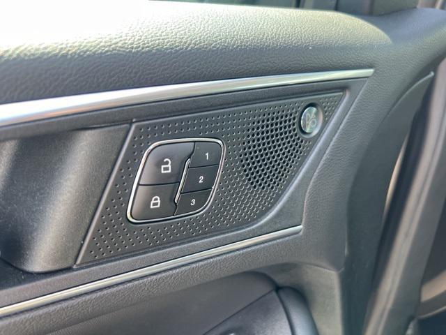 Photo of 2022 Carbonized Gray Metallic Ford Edge