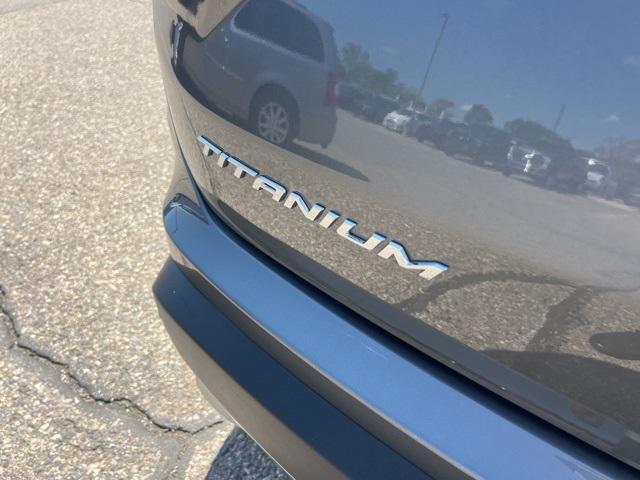 Photo of 2022 Carbonized Gray Metallic Ford Edge