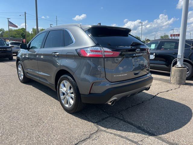Photo of 2022 Carbonized Gray Metallic Ford Edge