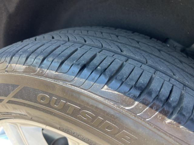 Photo of 2022 Carbonized Gray Metallic Ford Edge