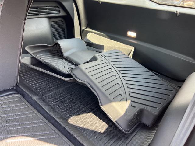 Photo of 2024 Carbonized Gray Metallic Ford Escape