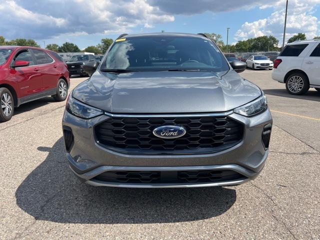 Photo of 2024 Carbonized Gray Metallic Ford Escape