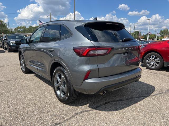 Photo of 2024 Carbonized Gray Metallic Ford Escape
