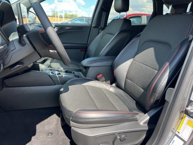 Photo of 2024 Carbonized Gray Metallic Ford Escape