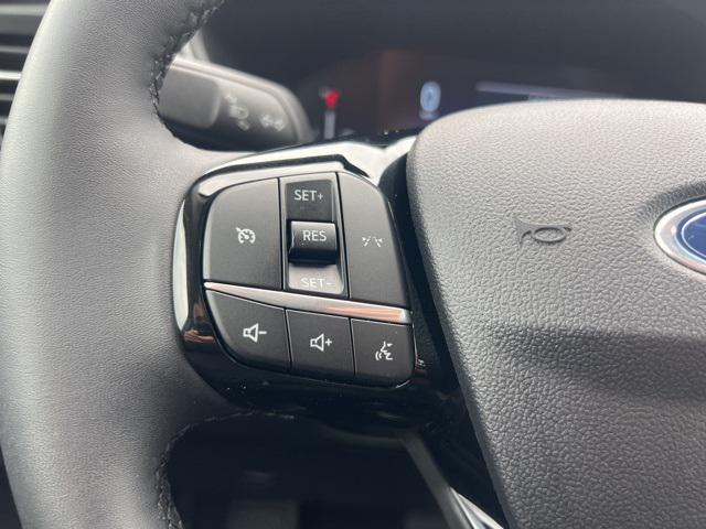 Photo of 2023 Star White Metallic Tri-Coat Ford Escape