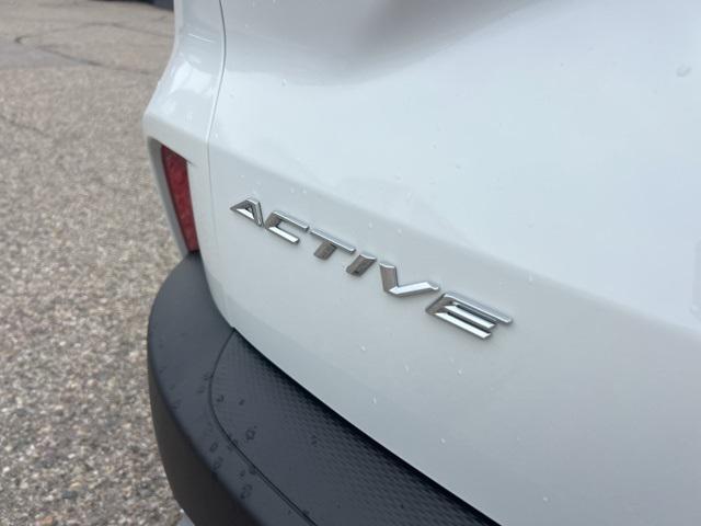 Photo of 2023 Star White Metallic Tri-Coat Ford Escape