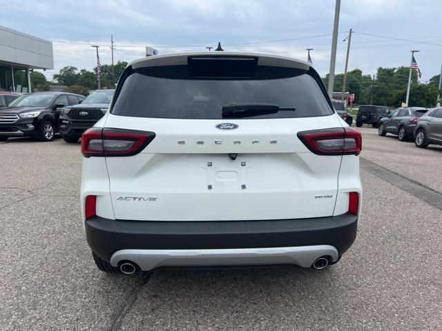 Photo of 2023 Star White Metallic Tri-Coat Ford Escape