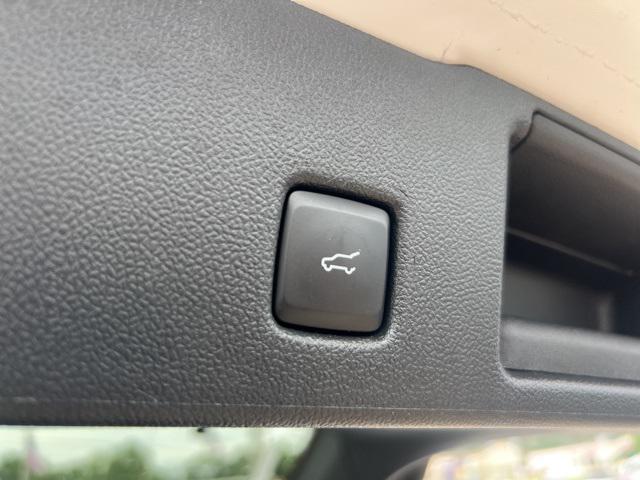 Photo of 2023 Star White Metallic Tri-Coat Ford Escape