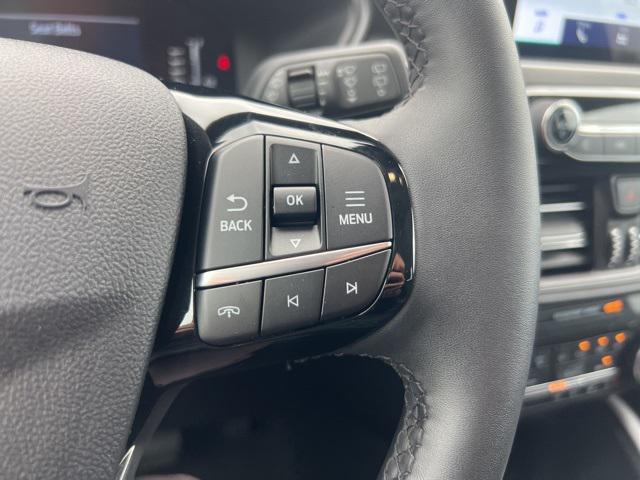 Photo of 2023 Star White Metallic Tri-Coat Ford Escape
