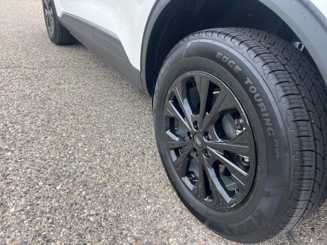 Photo of 2023 Star White Metallic Tri-Coat Ford Escape