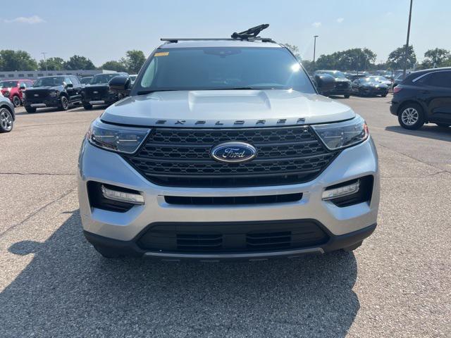 Photo of 2022 Iconic Silver Metallic Ford Explorer