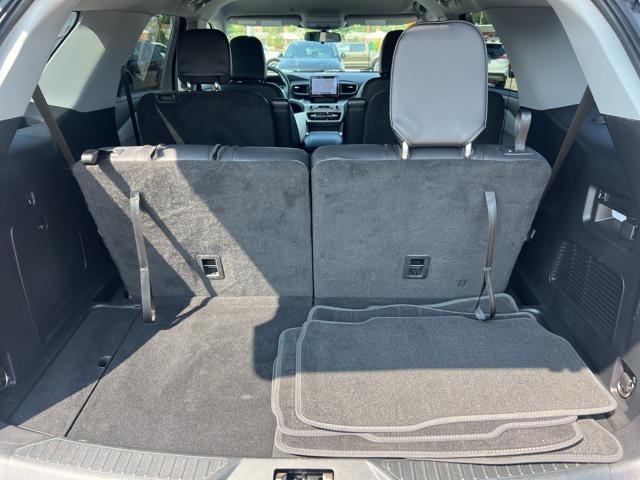 Photo of 2022 Iconic Silver Metallic Ford Explorer
