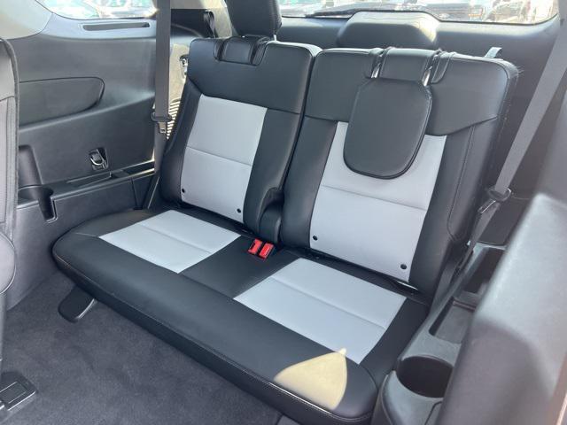 Photo of 2022 Iconic Silver Metallic Ford Explorer