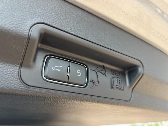 Photo of 2022 Iconic Silver Metallic Ford Explorer