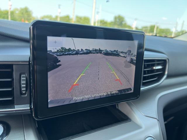 Photo of 2022 Iconic Silver Metallic Ford Explorer