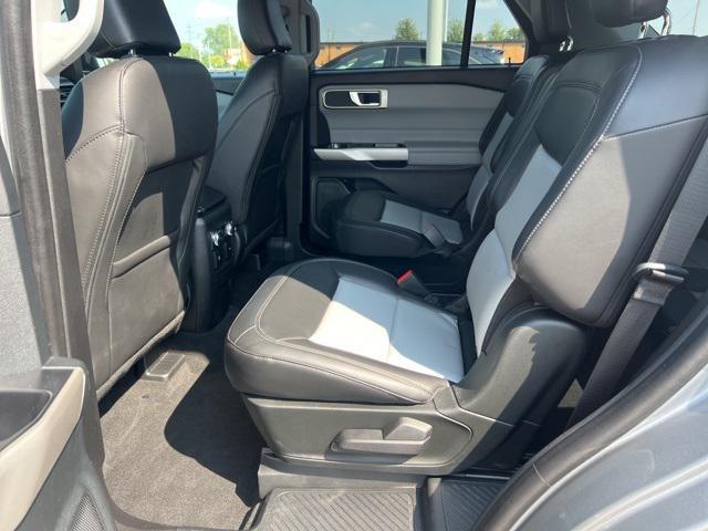 Photo of 2022 Iconic Silver Metallic Ford Explorer