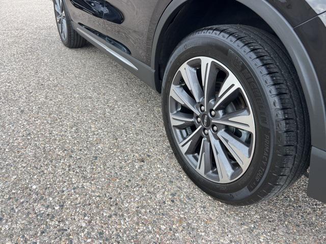 Photo of 2022 Infinite Black Metallic Clearcoat Lincoln Corsair