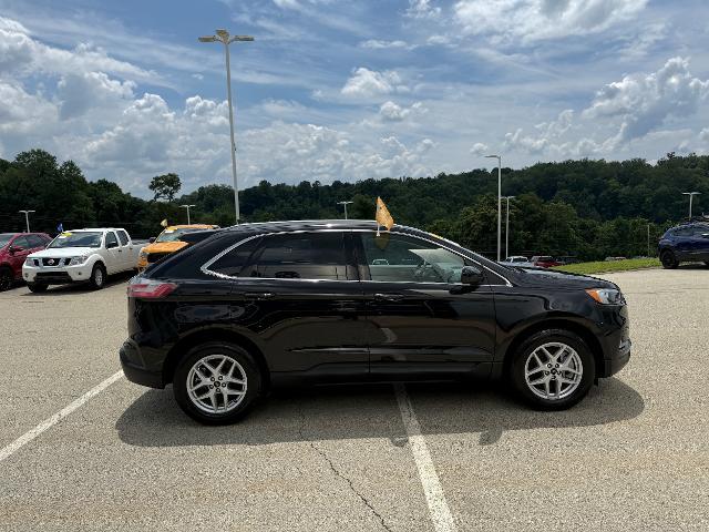 Photo of 2023 AGATE BLACK METALLIC Ford Edge