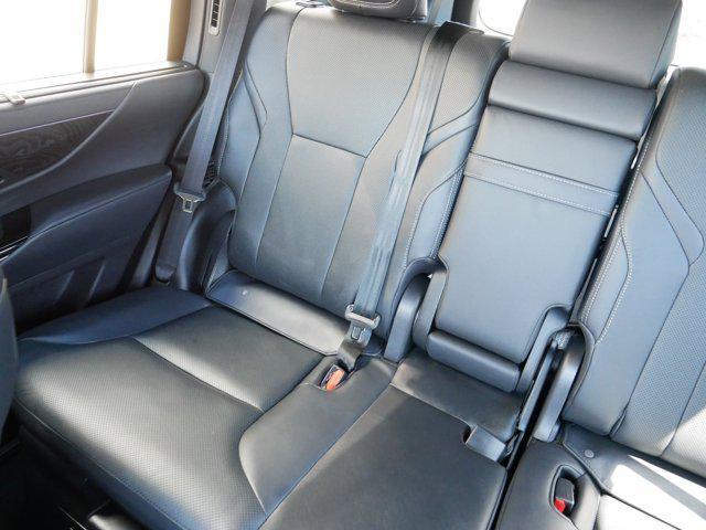 Photo of 2024 Atomic Silver Lexus LX 600