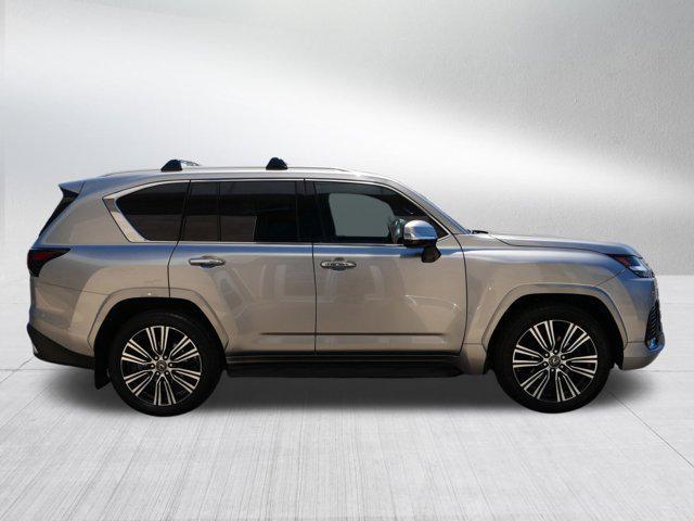 Photo of 2024 Atomic Silver Lexus LX 600