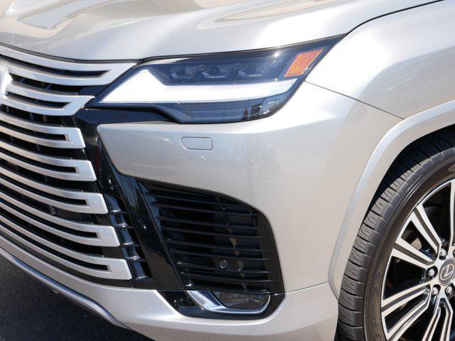 Photo of 2024 Atomic Silver Lexus LX 600