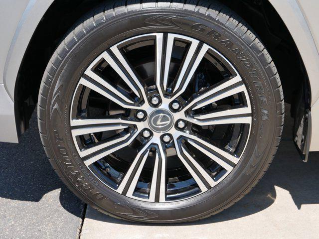 Photo of 2024 Atomic Silver Lexus LX 600