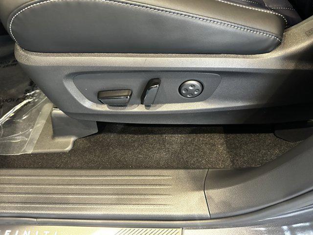 Photo of 2026 Graphite Shadow/Black Obsidian INFINITI QX60