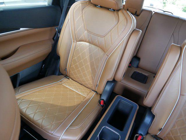 Photo of 2024 Majestic White/Black Obsidian INFINITI QX60
