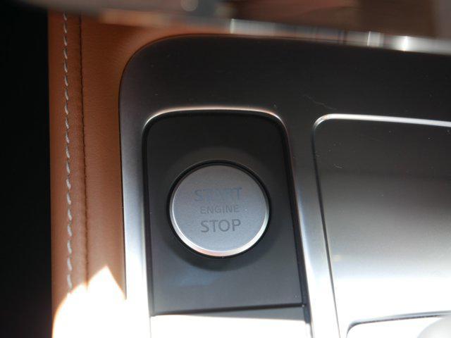 Photo of 2024 Majestic White/Black Obsidian INFINITI QX60