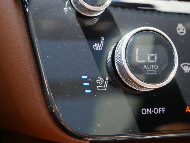 Photo of 2024 Majestic White/Black Obsidian INFINITI QX60