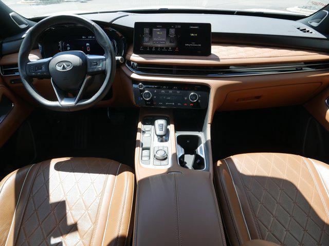 Photo of 2024 Majestic White/Black Obsidian INFINITI QX60