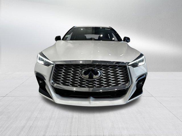 Photo of 2025 Radiant White INFINITI QX55