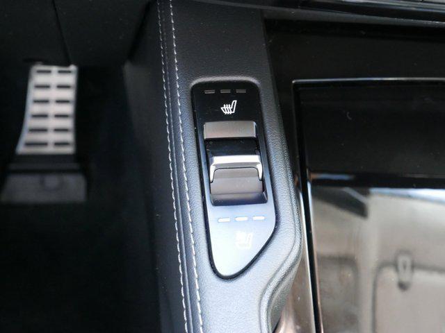Photo of 2022 Glacial White Pearl Kia Telluride