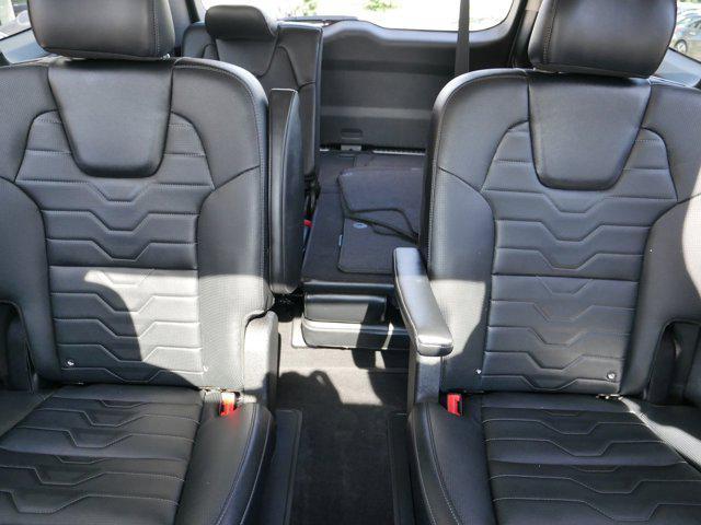 Photo of 2022 Glacial White Pearl Kia Telluride