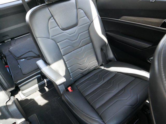 Photo of 2022 Glacial White Pearl Kia Telluride