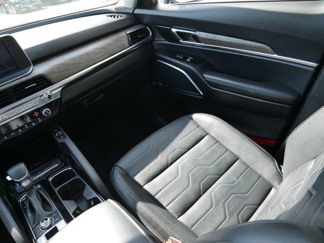 Photo of 2022 Glacial White Pearl Kia Telluride
