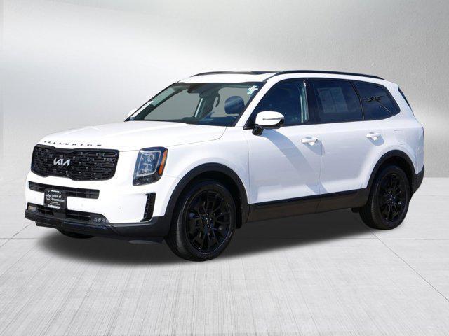 Photo of 2022 Glacial White Pearl Kia Telluride