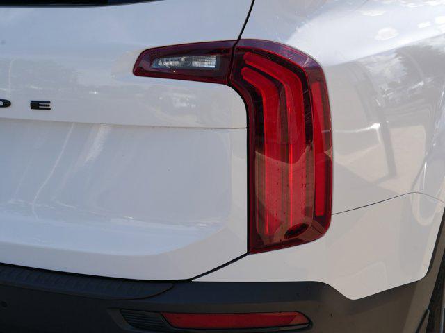 Photo of 2022 Glacial White Pearl Kia Telluride