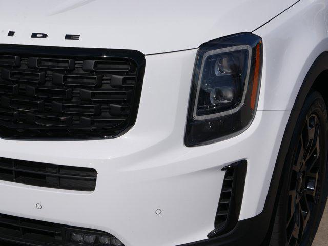 Photo of 2022 Glacial White Pearl Kia Telluride