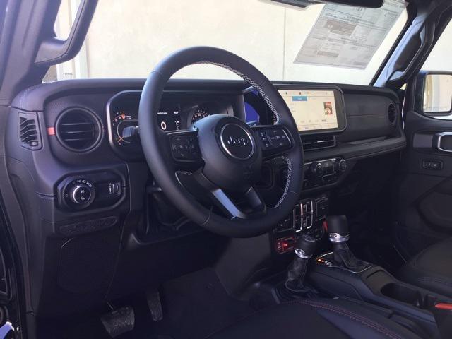 Photo of 2025 Black Clearcoat Jeep Gladiator