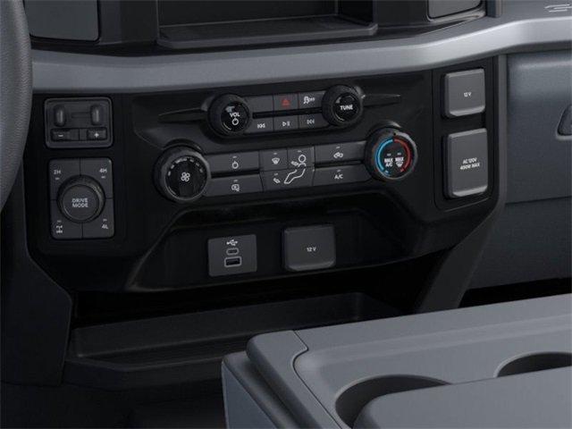 Photo of 2025 Oxford White Ford F-250