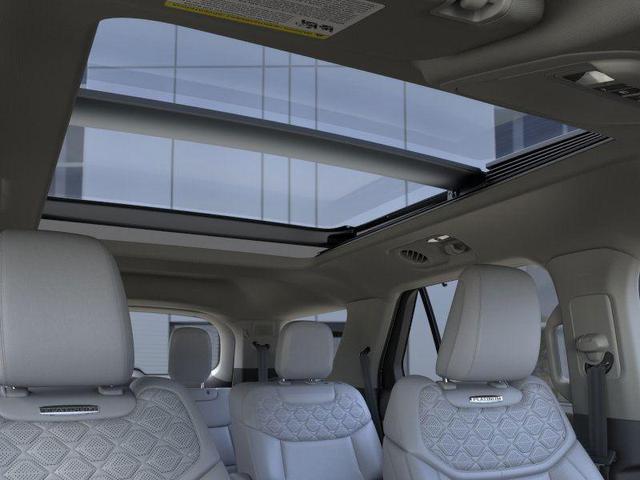 Photo of 2025 Star White Ford Explorer
