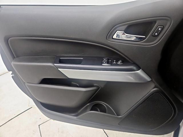 Photo of 2022 White Chevrolet Colorado
